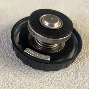 Fiat 2005-2010 Jeep Grand Cherokee bouchon de <span class=keywords><strong>radiateur</strong></span> bouchon de liquide de refroidissement modèle de voiture OEM nouveau 04596198 - Product Image 3