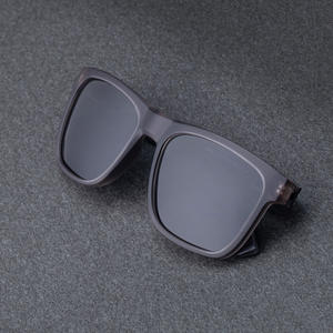 แว่นกันแดดโพลาไรซ์กรอบสี่เหลี่ยมลาฟูมาสำหรับผู้ชาย UV400 ป้องกันแสงแดดประเภทที่ 3 กรอบพลาสติกสีดำและกรอบโลหะ - Product Image 1