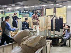 थोक निर्माता ने उच्च गुणवत्ता वाले कस्टम जैक्वार्ड कढ़ाई लोगो लुभावनी कपास खेल मोजे - Product Image 6