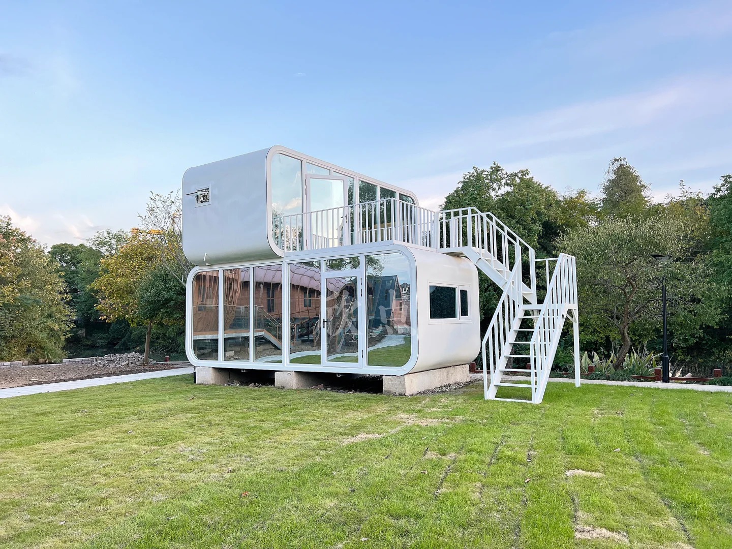 Hotsale China Prefab Container House Space House Capsule Luxury Light Mobile Resort Hotel Portable Mobile House 2