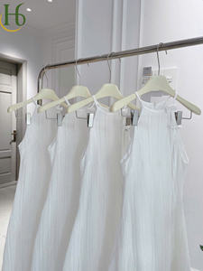 Vestido Maxi Casual Blanco con Cuello Halter de Encaje Natural, Lazo en el Hombro, Sin Mangas, Elegante, Ligero, Tejido de Poliéster, Servicio OEM, Vietnam - Product Image 3