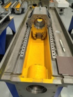 Machine de fraisage et d'alésage CNC 5 axes de haute précision avec composants essentiels du moteur et du brocheur