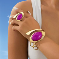 Ensemble de bijoux fantaisie, bracelet géométrique en spirale avec grosse pierre, bracelet épais en or et ensemble de bagues pour femmes