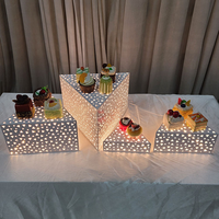Support de décoration de mariage de haute qualité, en métal creux, émettant de la couleur, pour table de dessert, base de gâteau, circulaire, cylindrique, triangulaire