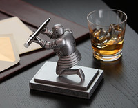 Porte-stylo Exécutif Knight en Résine Dorée Décorative, Support Personnalisé pour Accessoires de Bureau, Organisateur de Crayons de Bureau, Cadeau