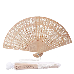 Éventails à main en bambou gravés avec impression personnalisée Éventail à main pliable en bois <span class=keywords><strong>cadeau</strong></span> promotionnel <span class=keywords><strong>pour</strong></span> la décoration <span class=keywords><strong>de</strong></span> fête <span class=keywords><strong>de</strong></span> mariage - Product Image 1
