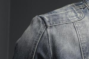 Blouson en jean vintage pour homme, col montant zippé, style motard, haute qualité, tendance mode, élégant et affirmé - Product Image 4