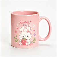 Op maat gemaakte pastelroze cartoon keramische mok met full colour print, hittetransferproces, Valentijnsdag cadeau voor koppels, bijpassende mokken