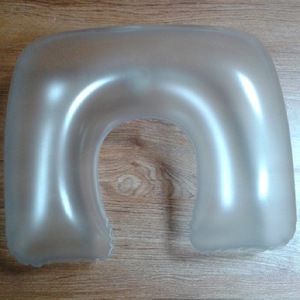 Almohada inflable en forma de U, translúcida, de 0,18 mm de grosor, almohada de apoyo para el cuello para viajes en coche, tren y avión - Product Image 1