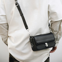 Sac messager classique en PU léger et portable pour homme, avec fermoir en D, couleur unie, à rabat, sac bandoulière pour le travail quotidien et les loisirs