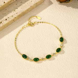 Pulsera de Cadena Clásica de Plata S925 Chapada en Oro de 18K con Jade Ovalado y Diamantes Redondos en Engaste de Bisel, Joyería para Uso Diario de Mujer - Product Image 3