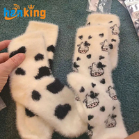 Ehanking Femmes Mignon Doux Dinosaure Vache Spot Chaussettes Dames Fuzzy Épaissir Cachemire Moyen Tube Chaussettes Chaudes Bas Chaussettes de Sol