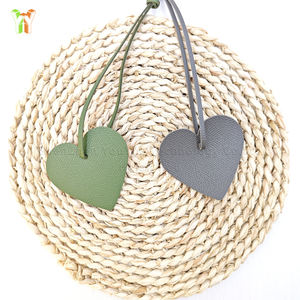YY Premium PU <span class=keywords><strong>cuir</strong></span> coeur breloques pendentif été mode femmes sac à main amour breloques pendentif 8 couleurs coeur porte-clés - Product Image 4