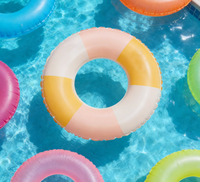 Bouée de piscine gonflable tricolore accrocheuse en jaune, blanc et rose, pour grande piscine en PVC et fête de plage estivale