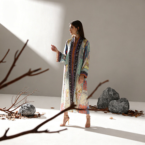 ชุดอาบายะห์ผ้าโพลีเอสเตอร์ประดับคริสตัลหรูหรา พรีเมียมสั่งตัดได้ สำหรับสตรีชาวมุสลิม ขายส่งจากผู้ผลิต - Product Image 2