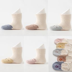 Hstyle nouveau-né enfant en bas âge doux chaussettes chaudes avec oreilles d'ours 3D décontracté équipage enfants chaussettes avec colle antidérapante corail velours chaussettes cadeau de <span class=keywords><strong>naissance</strong></span> - Product Image 2
