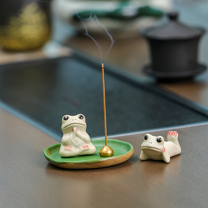 Brûleur d'encens en céramique en forme de grenouille, fait main, style chinois, diffuseur aromatique, cadeau pour la décoration de la maison - Product Image 1