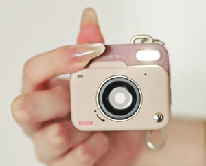 กล้องดิจิตอลขนาดเล็ก CCD Retro Mini ความละเอียด 8MP บันทึกภาพและวิดีโอ HD พร้อมการ์ด TF ระบบป้องกันภาพสั่นไหวอิเล็กทรอนิกส์ - Product Image 6