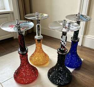 Cachimba de Vidrio de Colores, Pipa de Shisha Moderna con Base Tallada y Soporte Metálico para Exhibición en Bares y Salones - Product Image 5