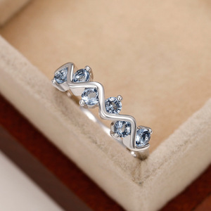 Anello a Onda con Zircone Blu per Donne, Gioiello da Dito di Design Unico e Alla Moda - Product Image 3