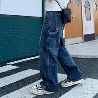 Jean en denim bleu délavé style rétro, coupe droite, ample et décontracté, polyvalent et tendance