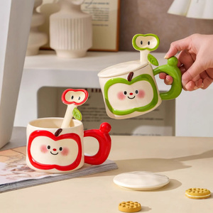 Taza de Café de Cerámica con Diseño de Manzana, con Tapa y Cuchara - Product Image 1