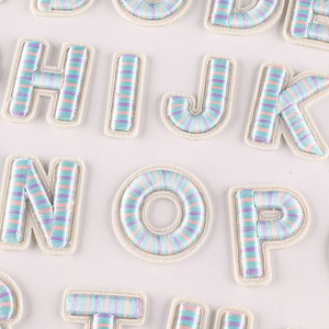 절묘한 <span class=keywords><strong>4</strong></span> cm 3D 스테레오 자수 의류 모자 장식을위한 다채로운 편지 패치에 새로운 디자인 철 - Product Image 1