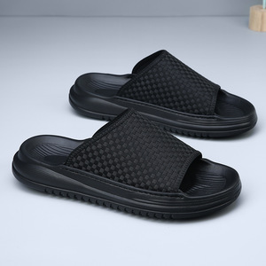 Sandalias de verano para hombre de alta calidad, con suela gruesa, antideslizantes y resistentes al olor, chanclas modernas de alta gama para hombre. - Product Image 1