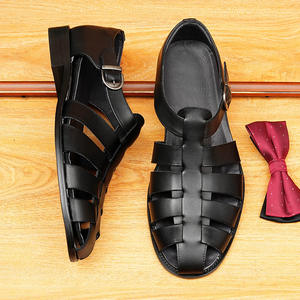 Sandales de haute qualité respirantes et confortables pour une utilisation en extérieur Sandales plates décontractées à bout rond pour hommes Sandales d'été confortables - Product Image 1