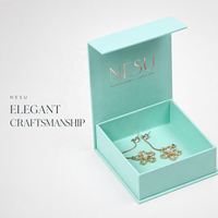 Boîte cadeau de parfum et bijoux de style minimaliste haut de gamme, inspirée des influenceurs, avec estampage doré et fermeture magnétique, format livre