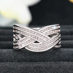 T0842 Anello di Lusso in Oro Bianco con Diamanti Taglio Baguette Colore D Naturale Gioielli da Sposa per Donna - Product Image 5