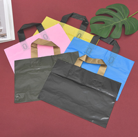 Sac fourre-tout en plastique avec Logo imprimé personnalisé, emballage réutilisable givré pour shopping