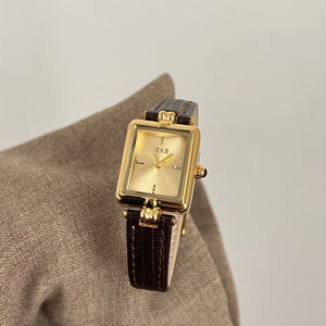 <span class=keywords><strong>Orologio</strong></span> al Quarzo Quadrato Vintage Elegante IEKE con <span class=keywords><strong>Cinturino</strong></span> in <span class=keywords><strong>Pelle</strong></span>, <span class=keywords><strong>Orologio</strong></span> Artistico da <span class=keywords><strong>Donna</strong></span> Stile Medievale Dorato, Regalo Retrò Squisito - Product Image 3