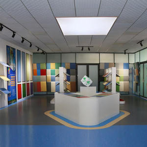 Revêtement de sol en vinyle grain de bois à surface texturée Revêtement bleu en <span class=keywords><strong>pvc</strong></span> Rouleau de sol stratifié imperméable antidér - Product Image 4