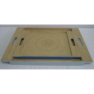 Plateau de service en bambou artisanal en laque écologique durable et élégant - Product Image 1