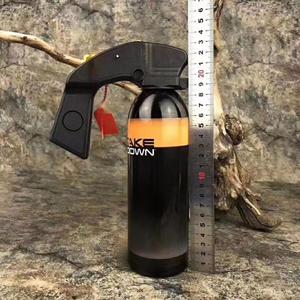 Spray de Defensa Personal con Logotipo Personalizado de Fábrica, Atomización Potente de 470 ml, Alcance de hasta 35 Pies, para Protección en Campamentos y Senderismo - Product Image 4