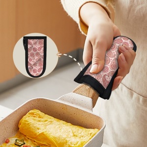 Directo de Fábrica 1PC Funda Protectora de Silicona Resistente al Calor para Asa de Olla con Estampado Floral Personalizado, Protector de Sartén, Funda para Espátula, Impresión OEM Bajo Demanda - Product Image 2