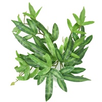 Plante artificielle suspendue de type pterisque avec des feuilles longues et variées pour une petite décoration murale