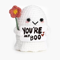 Peluche fantôme au crochet faite à la main, tenant une fleur, poupée tricotée pour le soutien émotionnel positif, pour Halloween, la Saint-Valentin, décoration de bureau