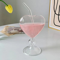 Cadeau de Saint Valentin 220ml verres à cocktail transparents en forme de coeur avec paille