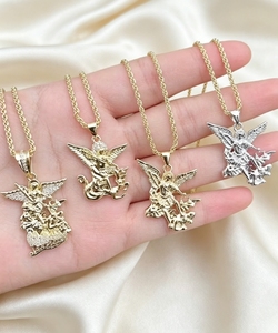 Bijoux religieux, collier avec pendentif ange Archange Michel, chaîne à maillons, accessoire cadeau - Product Image 1