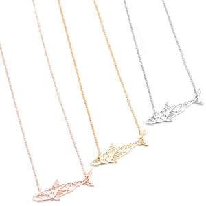 DAIHE venta al por mayor Simple oro blanco hueco océano Animal tiburón diente collar - Product Image 5