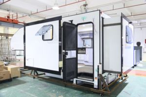 Caravane fonctionnelle ECOCAMPOR avec intérieur entièrement équipé et personnalisation pour les aventures de camping en plein air - Product Image 3