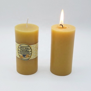 Bougie pilier en cire d'abeille 100% pure faite à la main longue durée avec mèche en coton pour la décoration de la maison, les fêtes de mariage ou Noël - Product Image 3
