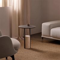 Table basse ronde de style italien moderne avec base en travertin pour appartement ou bureau