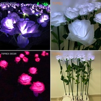 Décorations extérieures LED de fleurs de lys Lumières de jardin pour les fêtes de mariage Pâques Noël Saint Valentin Affichage décoratif