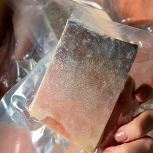 Premium volledig natuurlijke Alaska wildgevangen diepgevroren diepzeevis, diepvriesvis met vel, roze zalm steak, chemisch vrij, 10*3lb export. - Product Image 2