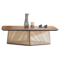 Table basse et table d'appoint design nordique en bois massif avec plateau en marbre, idéale pour les maisons d'hôtes, les hôtels et les appartements