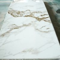 4 * 8ft 2.5mm 3mm Panneau mural Marbre UV Feuille PVC WPC Panneau mural Bambou Charbon de bois Placage