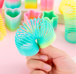 Büyük Jumbo plastik gökkuşağı daire oyuncak çocuklar için 5 ila 7 klasik için sihirli Slinkying bahar bobin oyuncak - Product Image 5